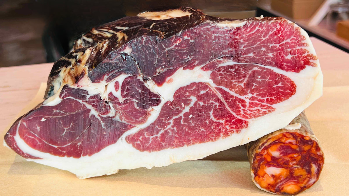 Iberico-Schinken-und-Wurst-im-vinocentral-1