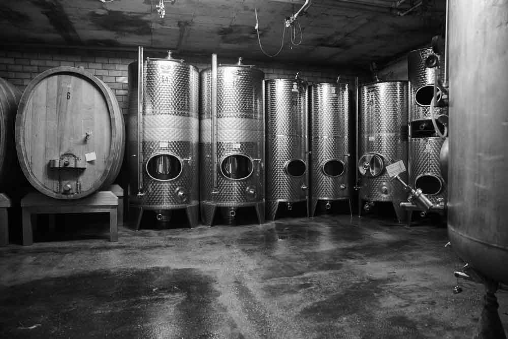 Stahltanks im Keller von Stefan Meyer
