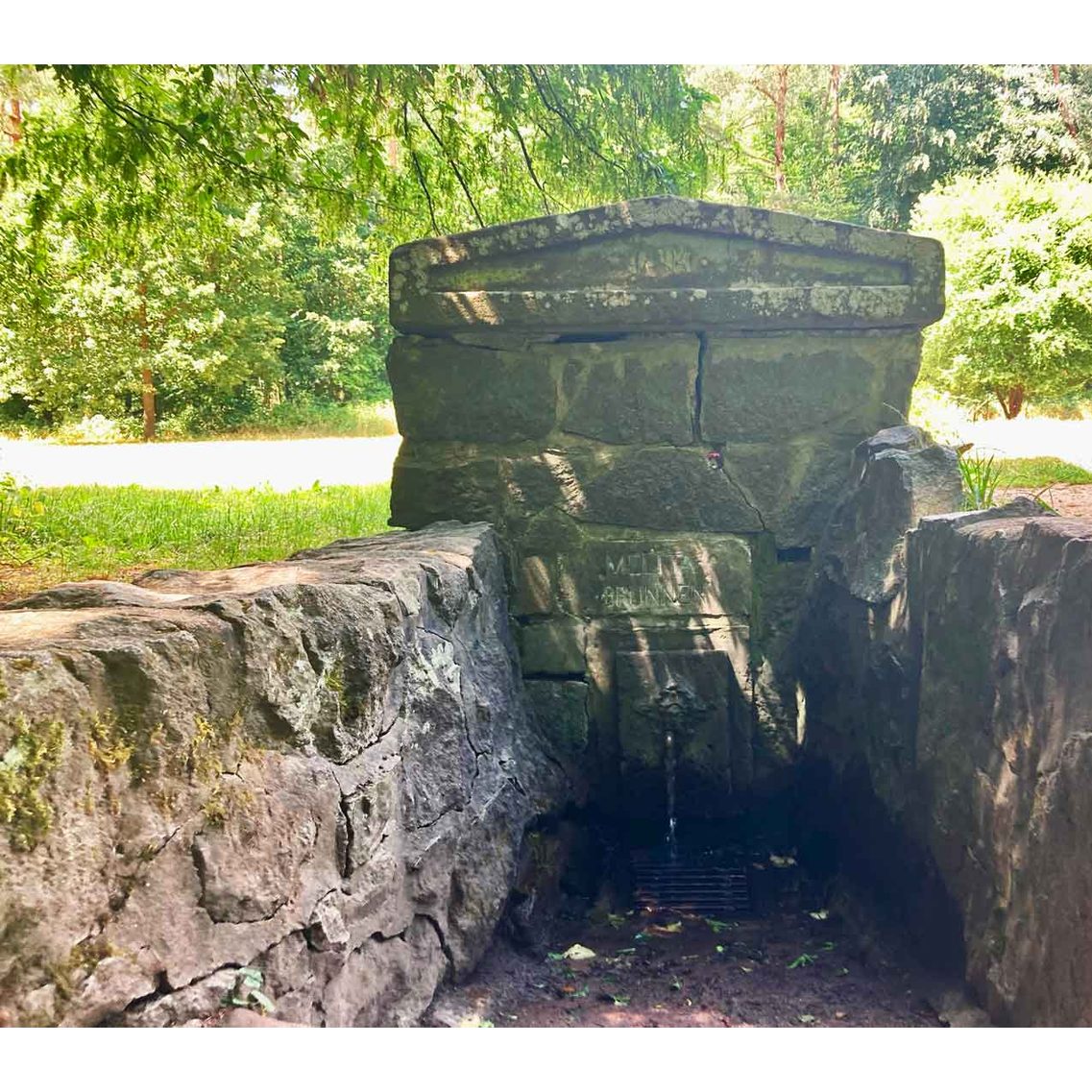 brunnen_1500u30dtTc5EoXFx